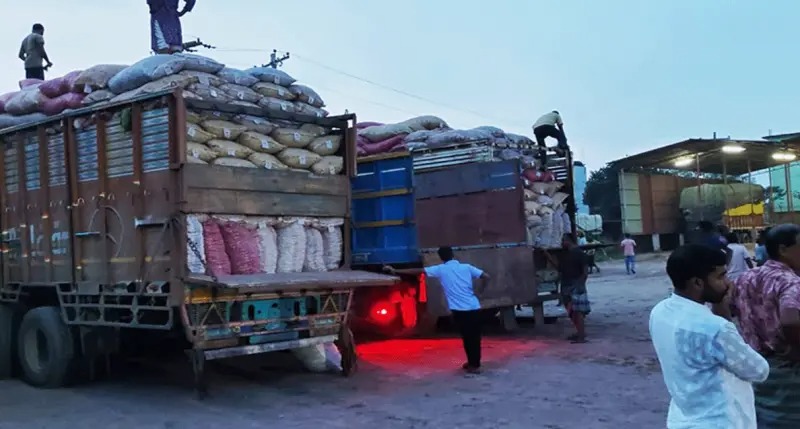 হিলি স্থলবন্দর দিয়ে পেঁয়াজ আমদানি শুরু