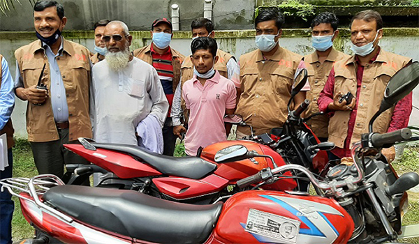 বাগেরহাটে চার বছর আগে চুরি হওয়া তিনটি মোটরসাইকেল উদ্ধার