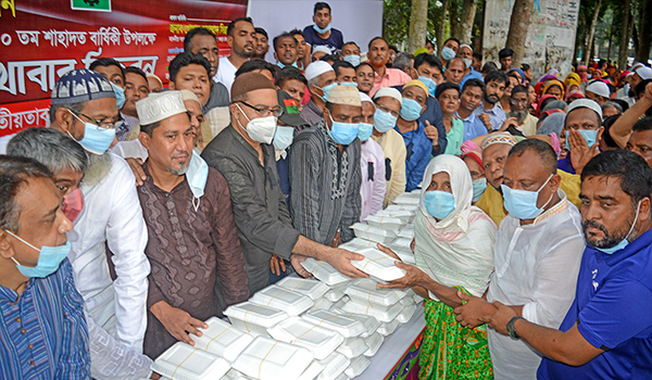 বগুড়ায় জিয়াউর রহমানের শাহাদৎ বার্ষিকীতে কাউন্সিলর হিমুর উদ্যোগে খাবার বিতরণ