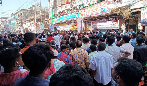 খুলনায় দলীয় কার্যালয়ের সামনে চলছে বিএনপির মহাসমাবেশ