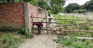 কমলনগরে ৫০ বছরের চলাচলের রাস্তা বন্ধ করে দিলেন বিকল্পধারার নেতা